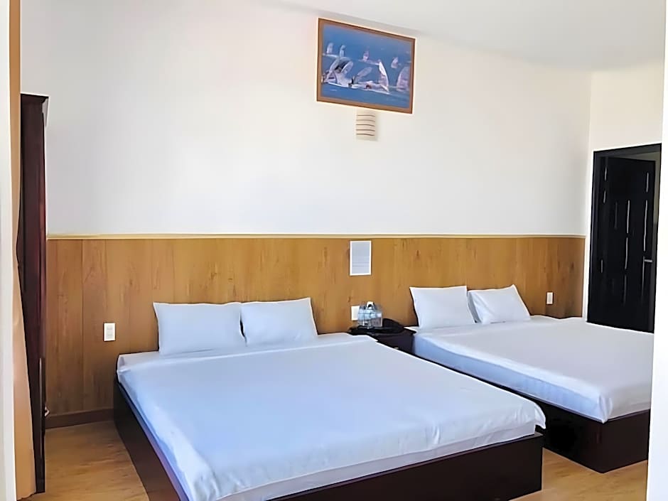 MOON HOTEL
