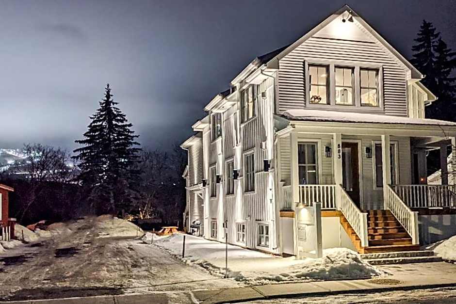 883 suite 102 Bromont Vieux Village 2cac , foyer