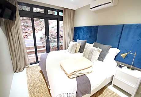 Queen Room with Garden View