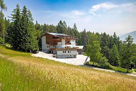 Hotel Pension Tyrol