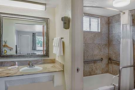 3 Double Beds Suite Smoking