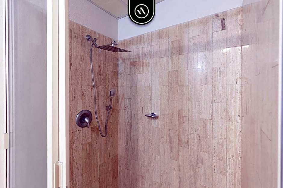 Mexican Styled 2 BR Condo - Beachfront - Pool