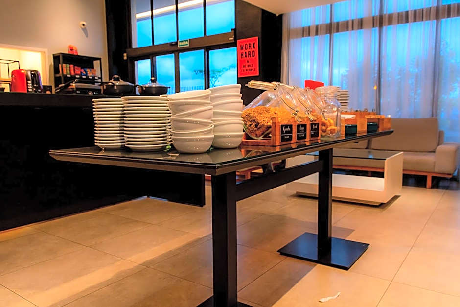 Golden Tower Shopping by Fenix Hoteis