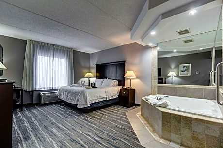 King Room with Hot Tub - Non-Smoking
