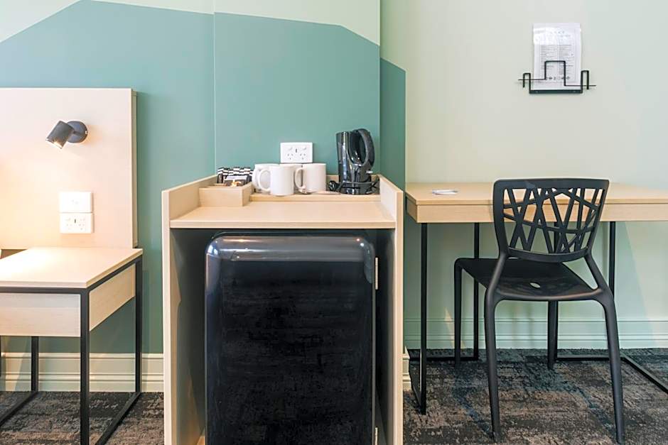 Nightcap at Atherton Hotel