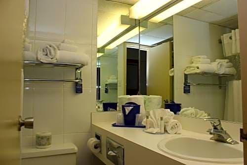 Travelodge Hotel by Wyndham Montreal Airport