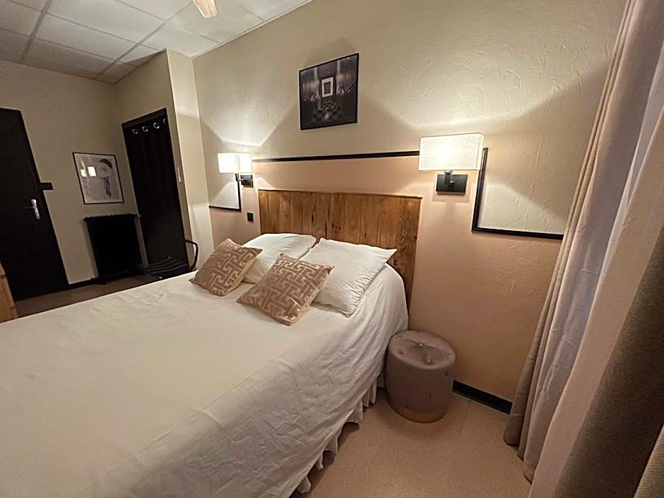 Photo 1 of 13 of Standard Double Room with Shared Bathroom