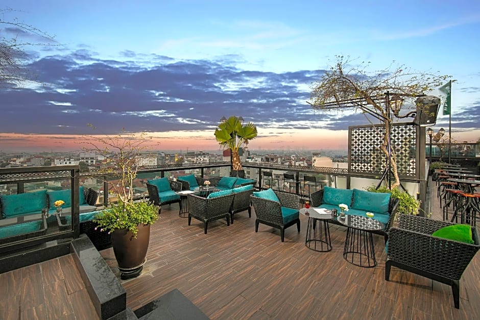 La Mejor Hotel & Sky Bar