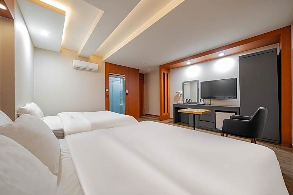 incheon Airport Hotel June