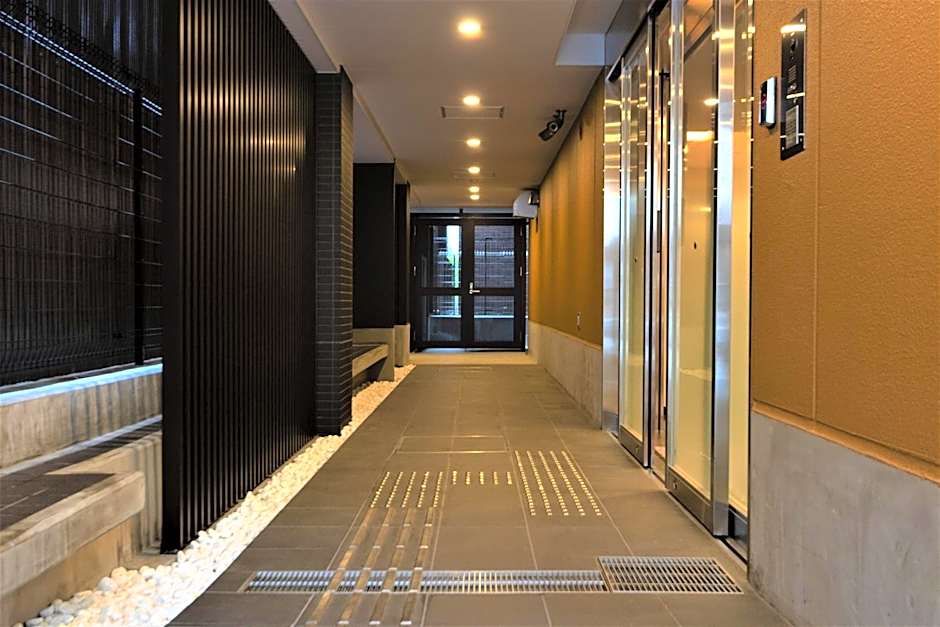 Marutamachi Crystal Hotel
