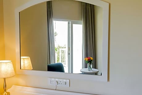 Twin Room with Partial Sea View