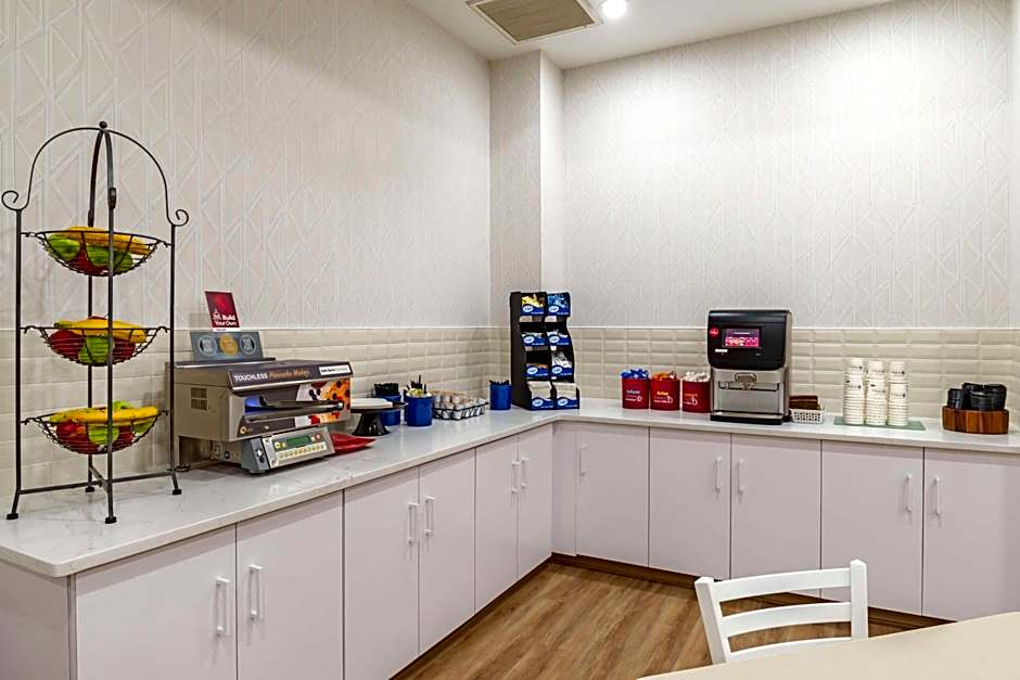 Best Western Plus Crossroads Inn & Suites