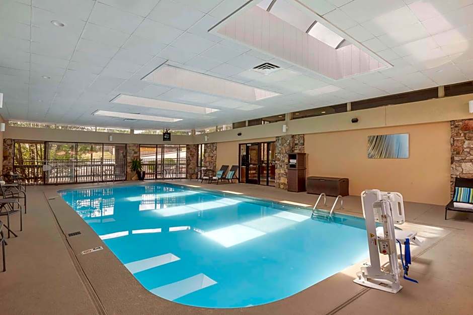 Best Western Plus Landing View Inn & Suites
