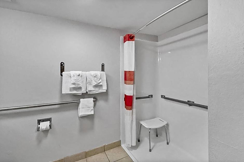 Red Roof Inn & Suites Fayetteville-Fort Bragg