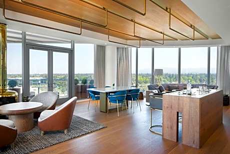 Nia Suite, 1 Bedroom Presidential Suite, 1 King, Partial bay view, Corner room, High floor