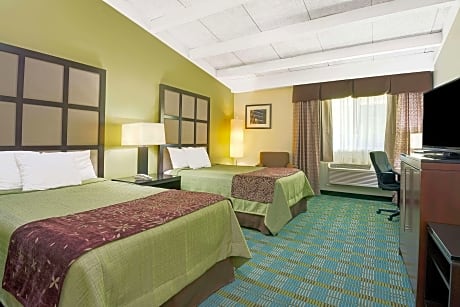 1 King Bed Smoking Room With Free