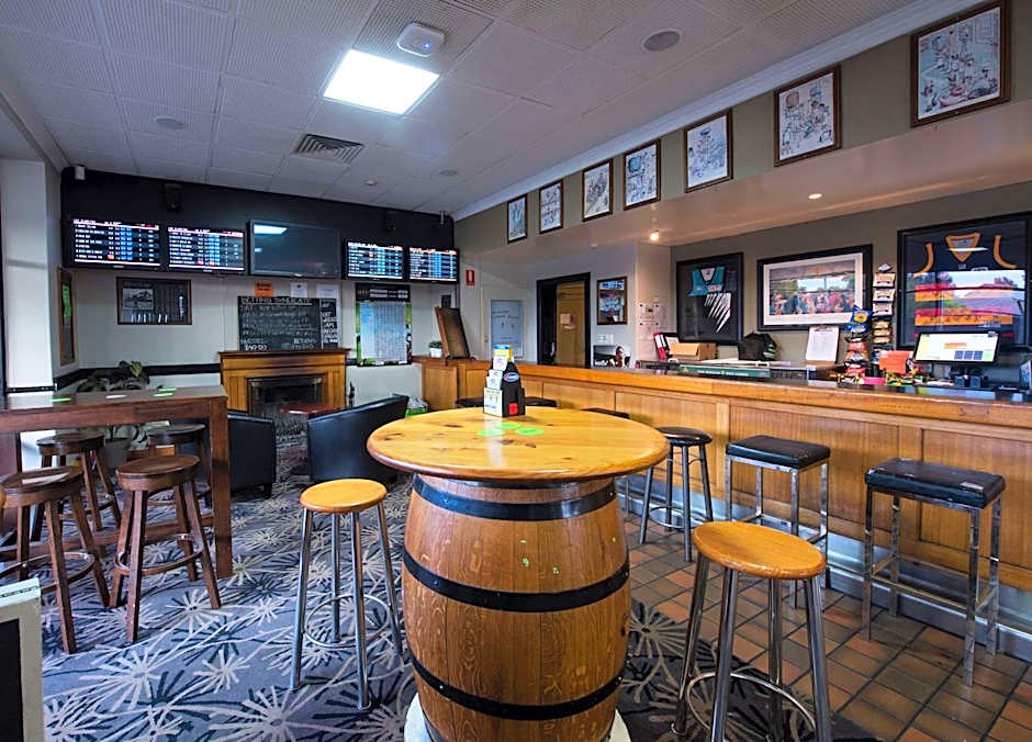 Nightcap at Rose & Crown Hotel