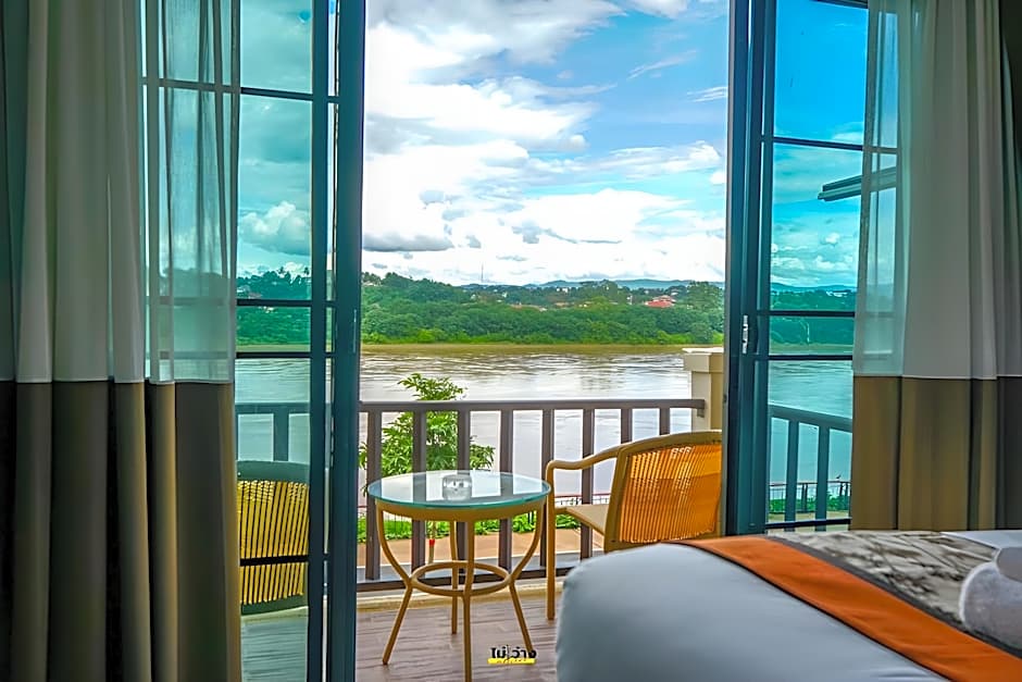 Chiangkhong Teak Garden Riverfront Hotel