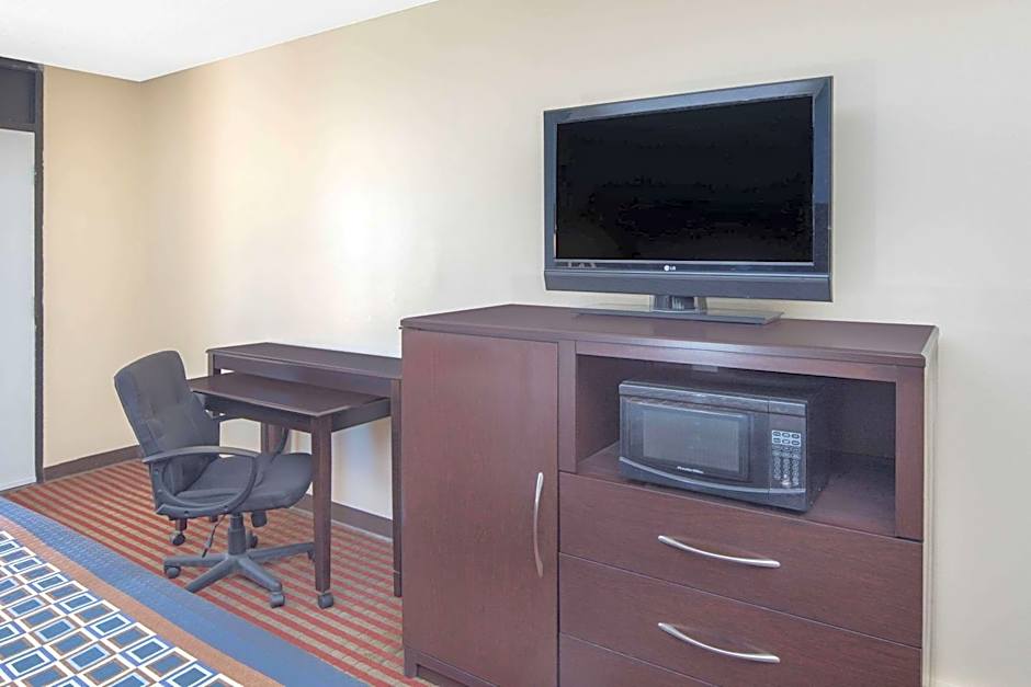 Travelodge by Wyndham Savannah Area/Richmond Hill