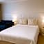 Cooks Endeavour Motor Inn - Near beach & Gold Coast Airport