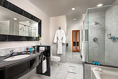 Luxury Room - 2 Double Beds, City View