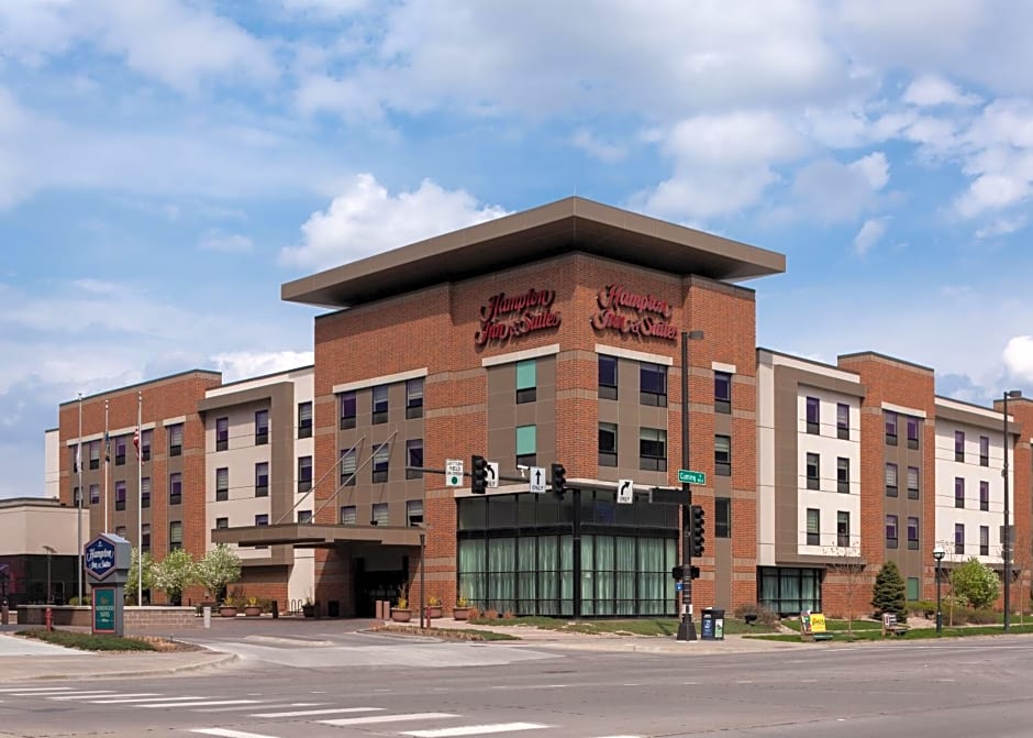 Hampton Inn & Suites Omaha-Downtown