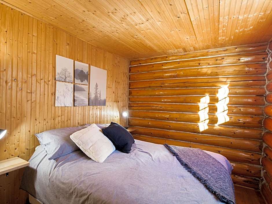 Riverside Cabin, Fishing, and Relaxation