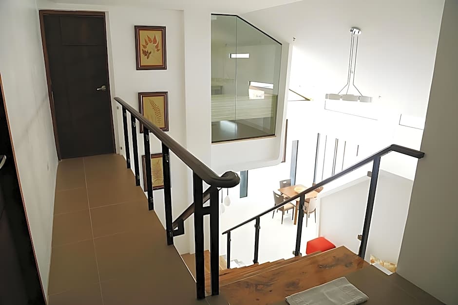 Travelbee Business Inn