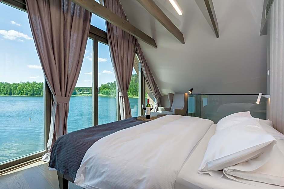 PRZYSTAŃ WYGONIN knéżka i wino