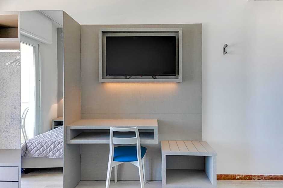 MARITTIMO Riccione - Hotel Clipper FRONTE MARE