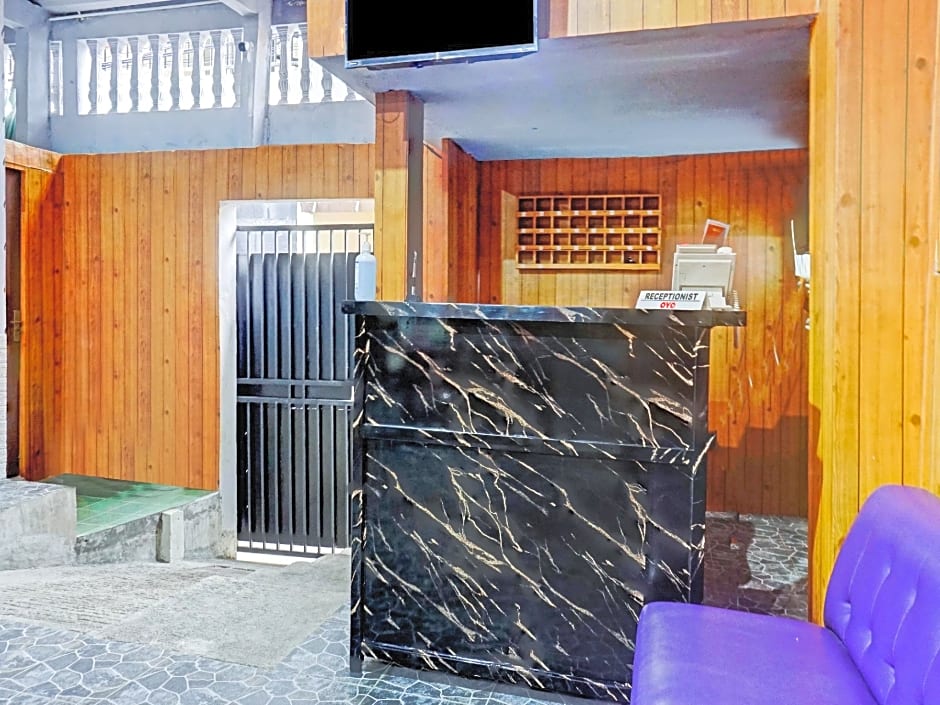 OYO 90469 Benhil Karet Tengsin