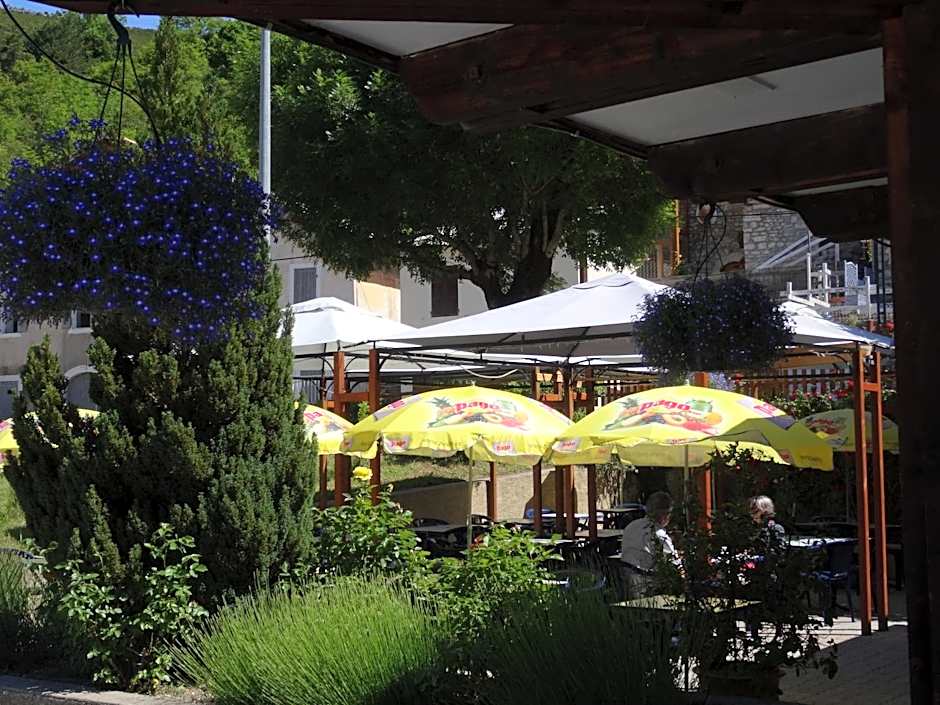 Hôtel Restaurant Les Alpins