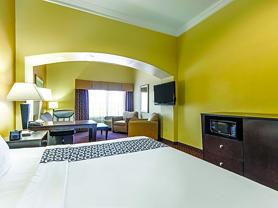 La Quinta Inn & Suites by Wyndham Houston New Caney