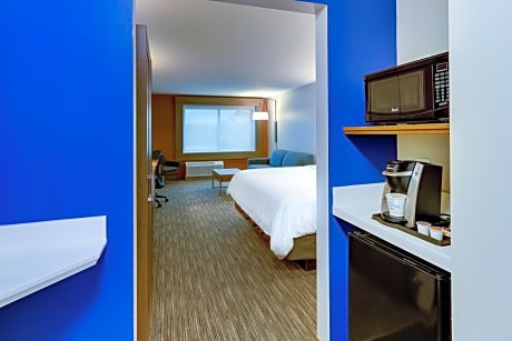 Suite - Hearing Accessible - Non-Smoking