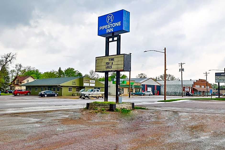 OYO Hotel Pipestone MN, Canterbury Park