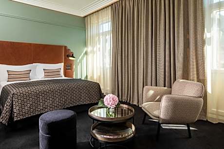 Privilege Queen Room