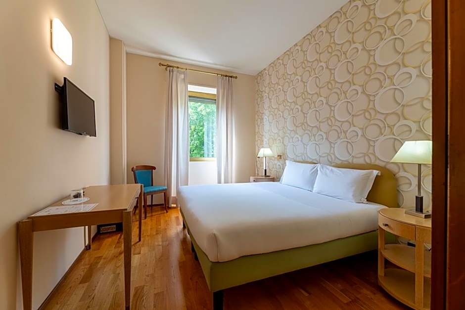 Photo 1 of 5 of Standard 1 Double Bed or 2 Beds