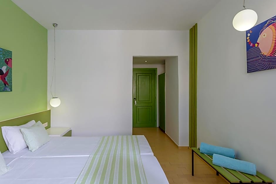 Zeus Hotels Palm Beach