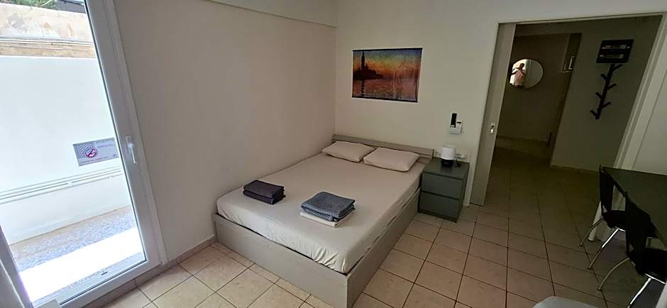 HoneyBee4 - Cozy studio close to the port, airport & Athens