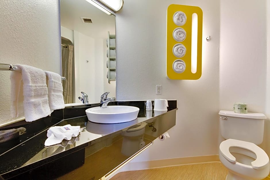 Motel 6 Dallas - Lewisville