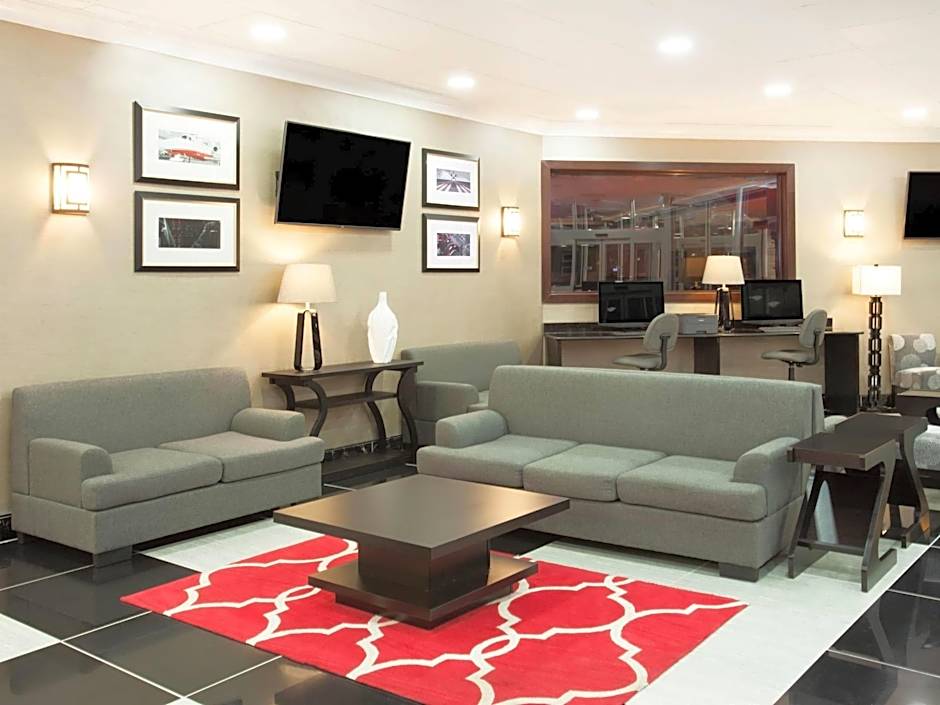 Ramada Plaza by Wyndham Chicago North Shore