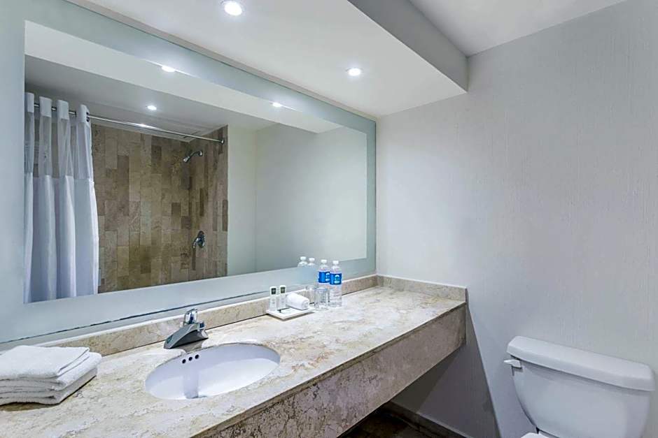 Baymont Inn & Suites Lazaro Cardenas