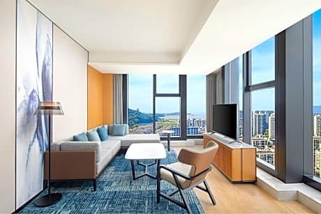 Superior Suite, 1 Bedroom Suite, 1 King, City view