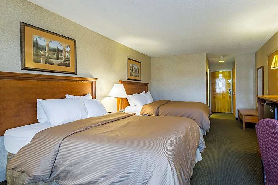 Clarion Inn and Summit Center