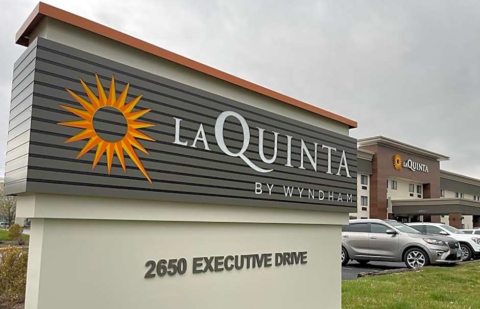 La Quinta Inn & Suites by Wyndham Indianapolis Airport Executive