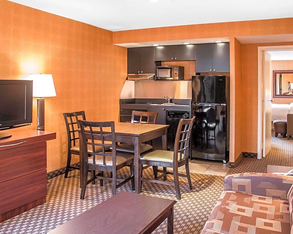 The Woodlands Inn