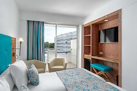 Double Frontal Sea View