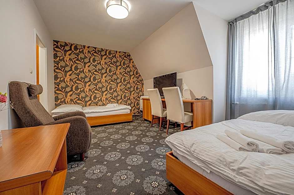 City Hotel