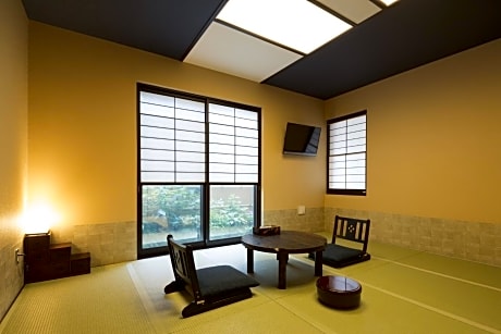 Superior Japanese-Style Room with Garden View