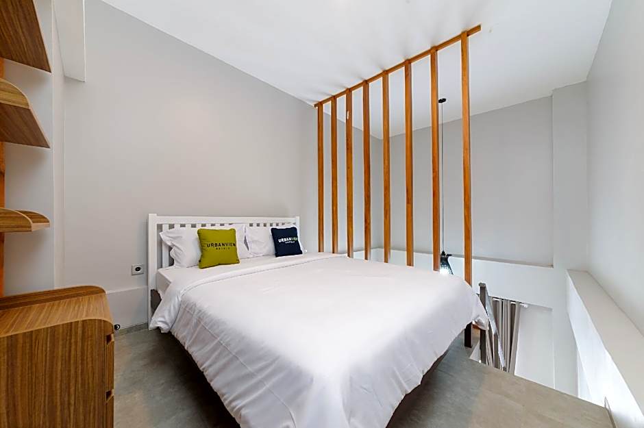 Urbanview Hotel Puri Indah